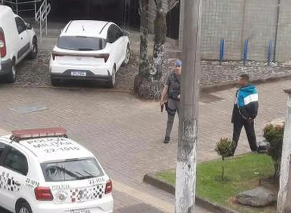 Homem é preso em flagrante após tentar Esfaquear ex-esposa dentro de Shopping em Registro