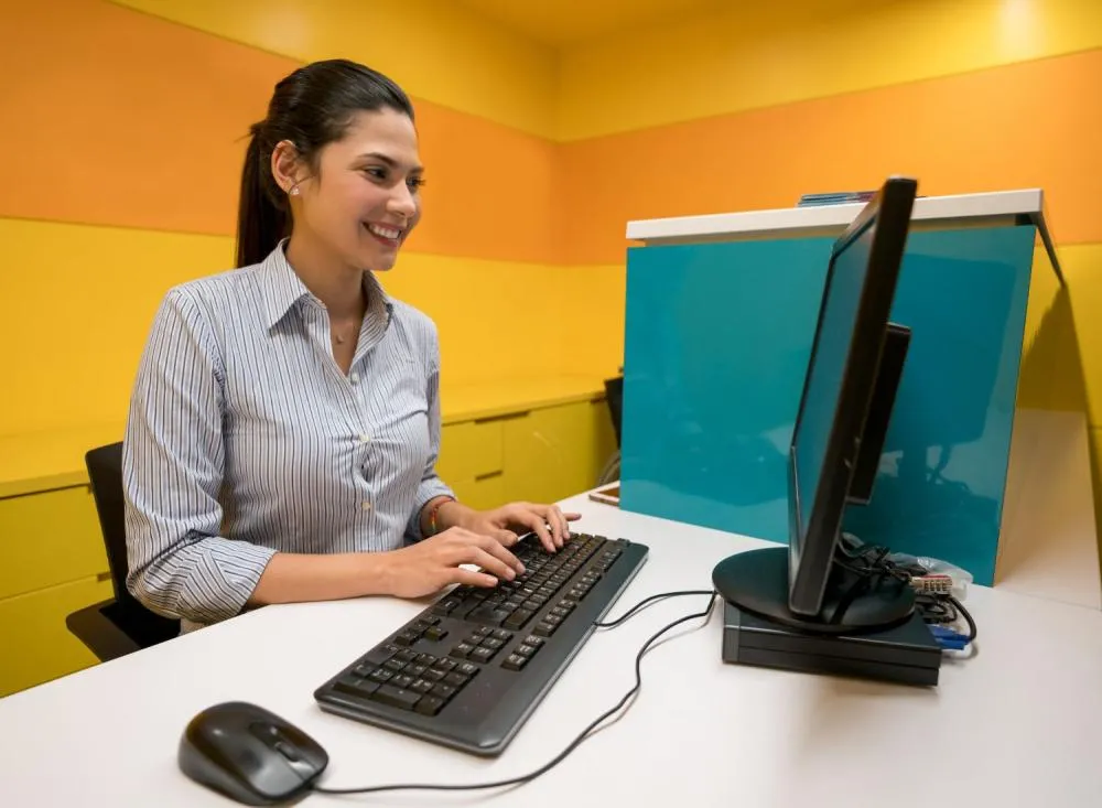 Vaga para Assistente Administrativo com salário de até R$ 3 mil e diversos benefícios / Divulgação 