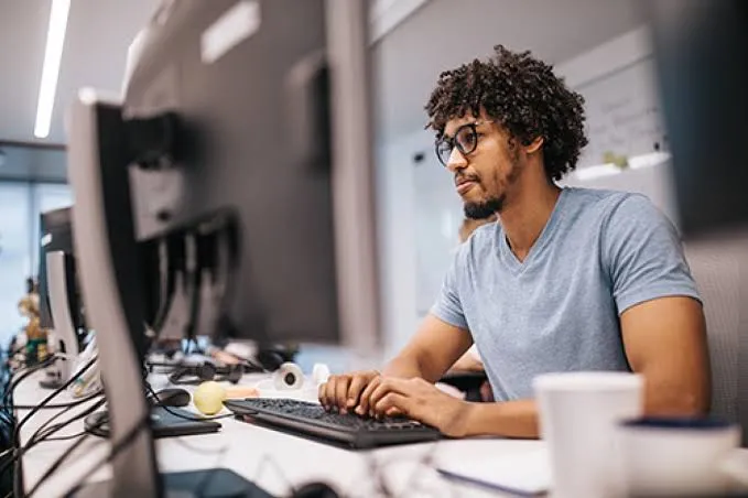 SENAI Abre Vaga de Assistente de Tecnologia com Salário de R$ 4.062,81 e Benefícios: Trabalhe de Segunda a Sexta