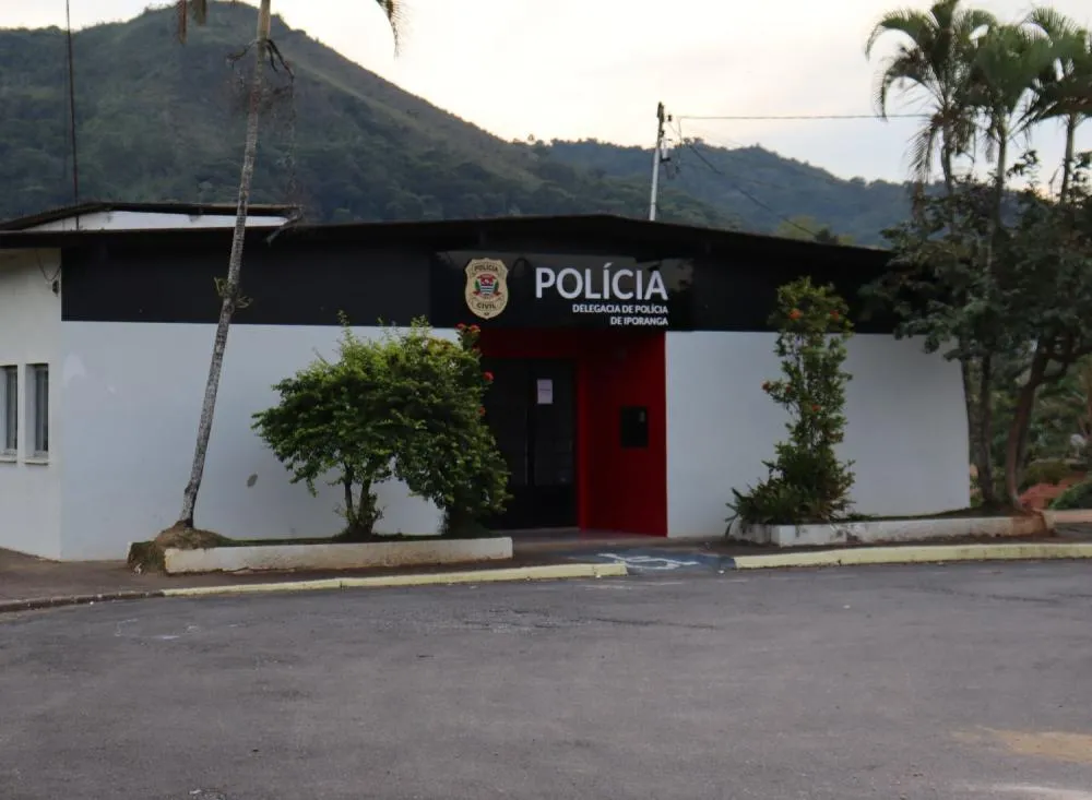 Homem é preso após invadir casa da tia, disparar espingarda e ameaçar familiares no Vale do Ribeira