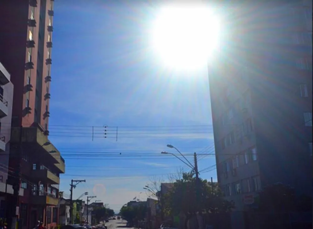 Onda de calor eleva temperaturas até a próxima quinta-feira (13) e também há previsão de pancadas de chuva e temporais isolados. / Foto: Fagner Vieira