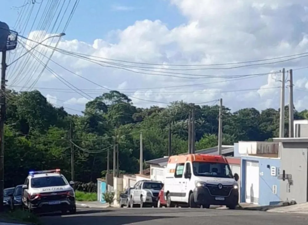 Mulher é encontrada sem vida dentro de sua própria casa com sinais de abuso e violência na cidade de Registro