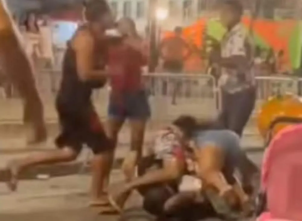 Mulher tem parte do dedo arrancada ao tentar separar briga durante Carnaval em Iguape (SP) / Foto: Reprodução
