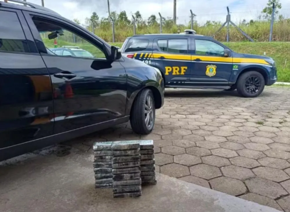 Polícia Rodoviária Federal faz apreensão de droga embalada com falsa marca de luxo na Rodovia Régis Bittencourt, no Vale do Ribeira / Foto: Divulgação Polícia Rodoviária Federal