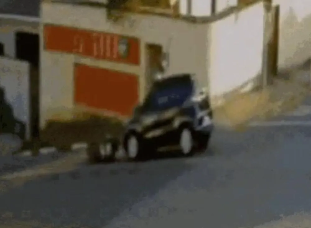 Motociclista fica ferida após ser arremessada por carro no Vale do Ribeira / Foto: Reprodução