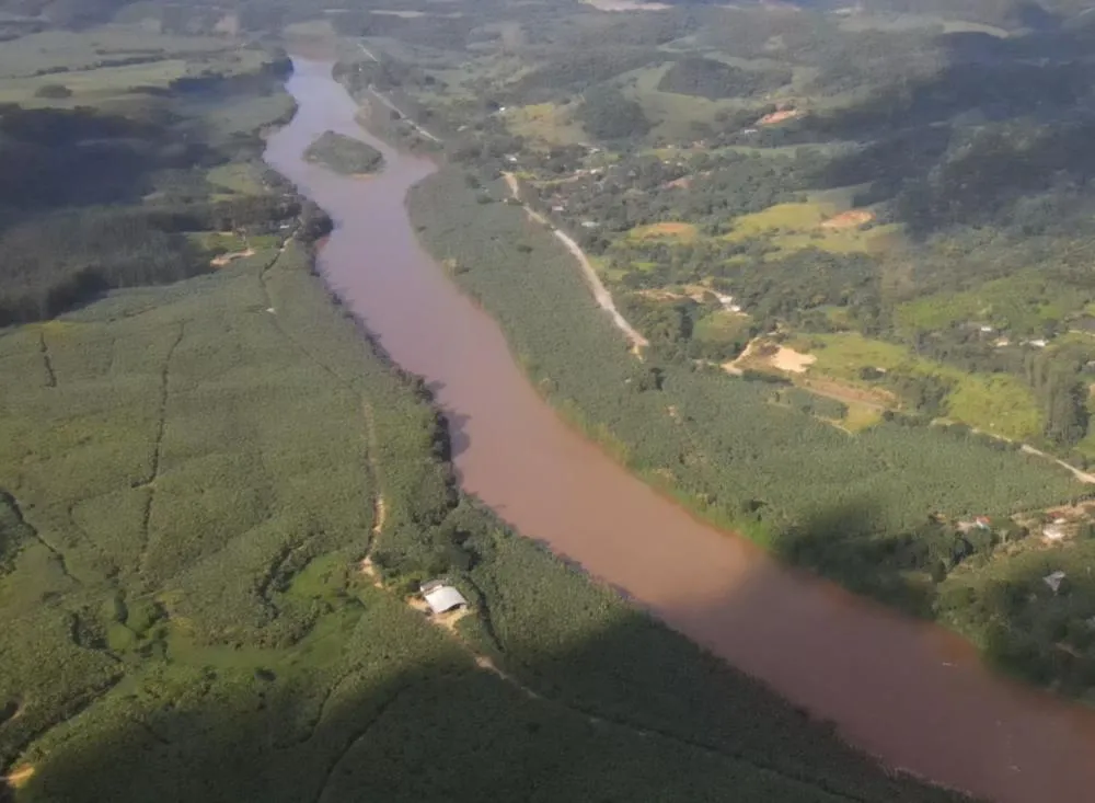 Comite da Bacia Hidrográfica do Ribeira e Iguape emite alerta após vazamento de substância oleosa no Paraná / Foto: Fagner Vieira