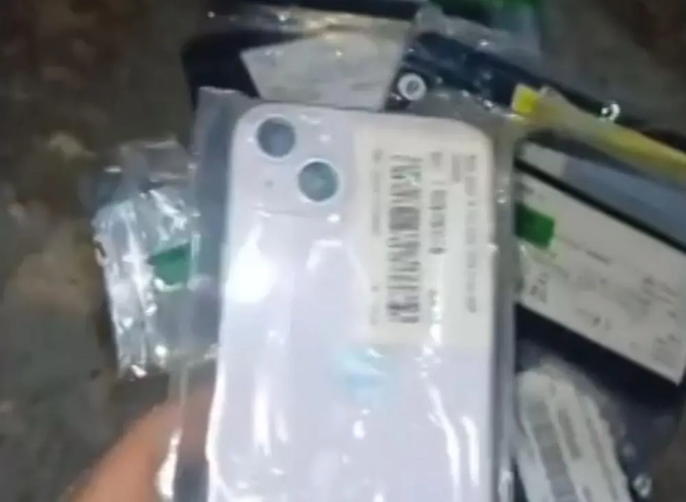 Motorista é preso com carga ilegal de 204 iPhones avaliados em R$ 500 mil na Rodovia Régis Bittencourt, em SP / Foto: Reprodução