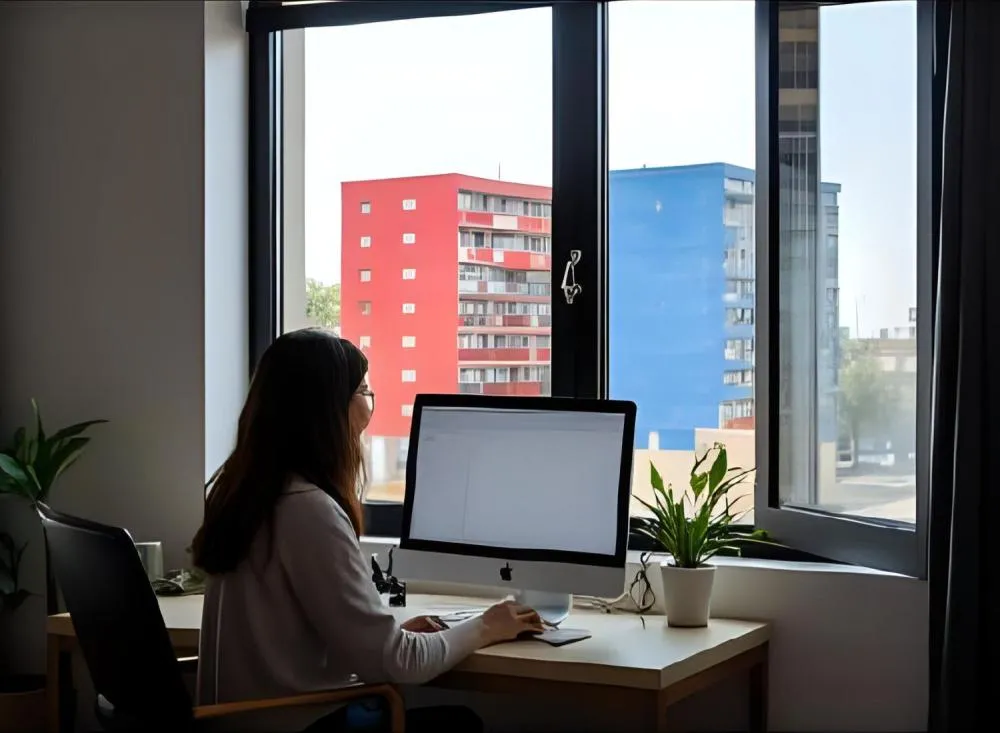 Vaga Home Office com remuneração de R$ 1.500,00 para ensino médio completo / Foto: Gerada por IA