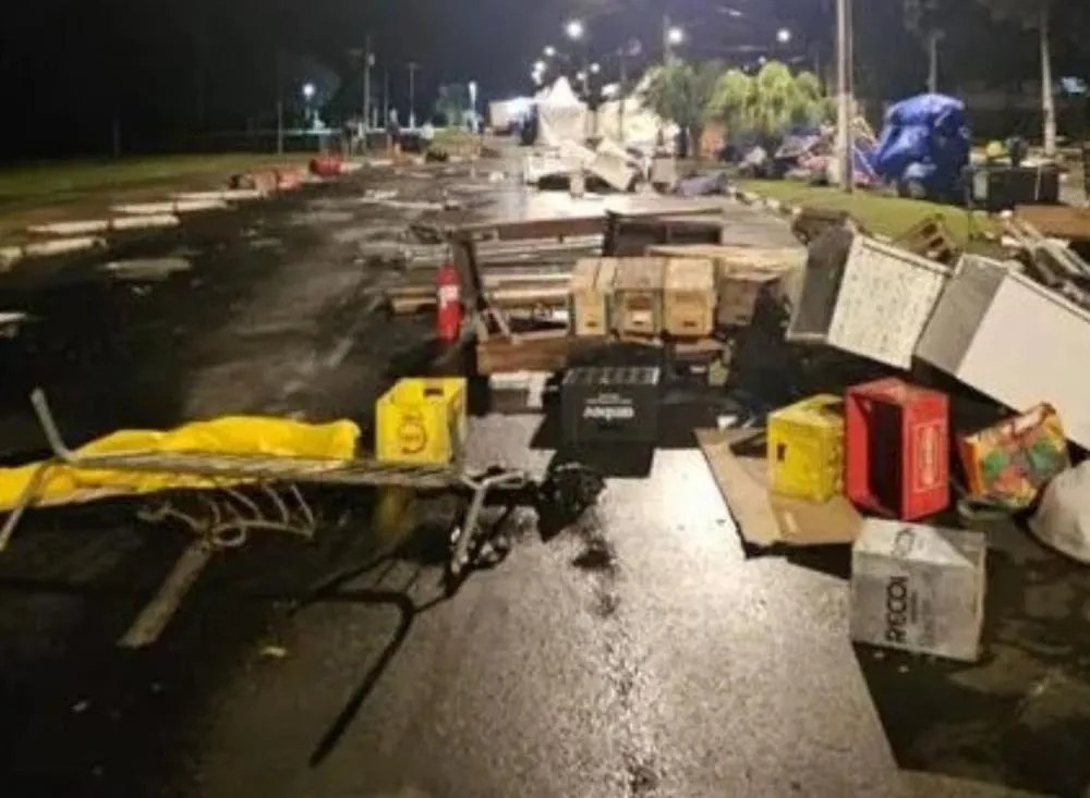 Vendaval causa estragos em Iguape durante a madrugada e compromete estrutura da Festa de Bom Jesus / Foto: Divulgação